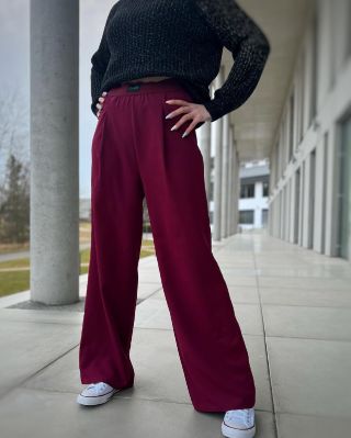 Dámské prodloužené kalhoty Sue ‼️🔝 Novinka v tmavočerveném odstínu pro všechny příležitosti 👌 #longee #longeecz #eshop...